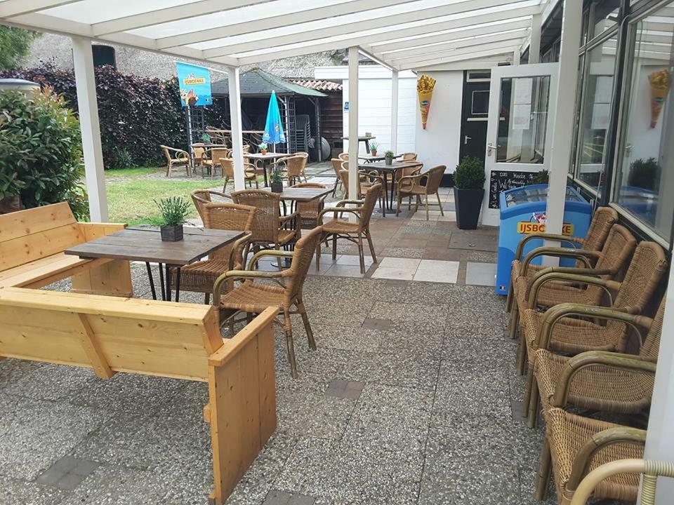Safaritent At Campingpark De Koekamp Hotel Epe Exterior photo